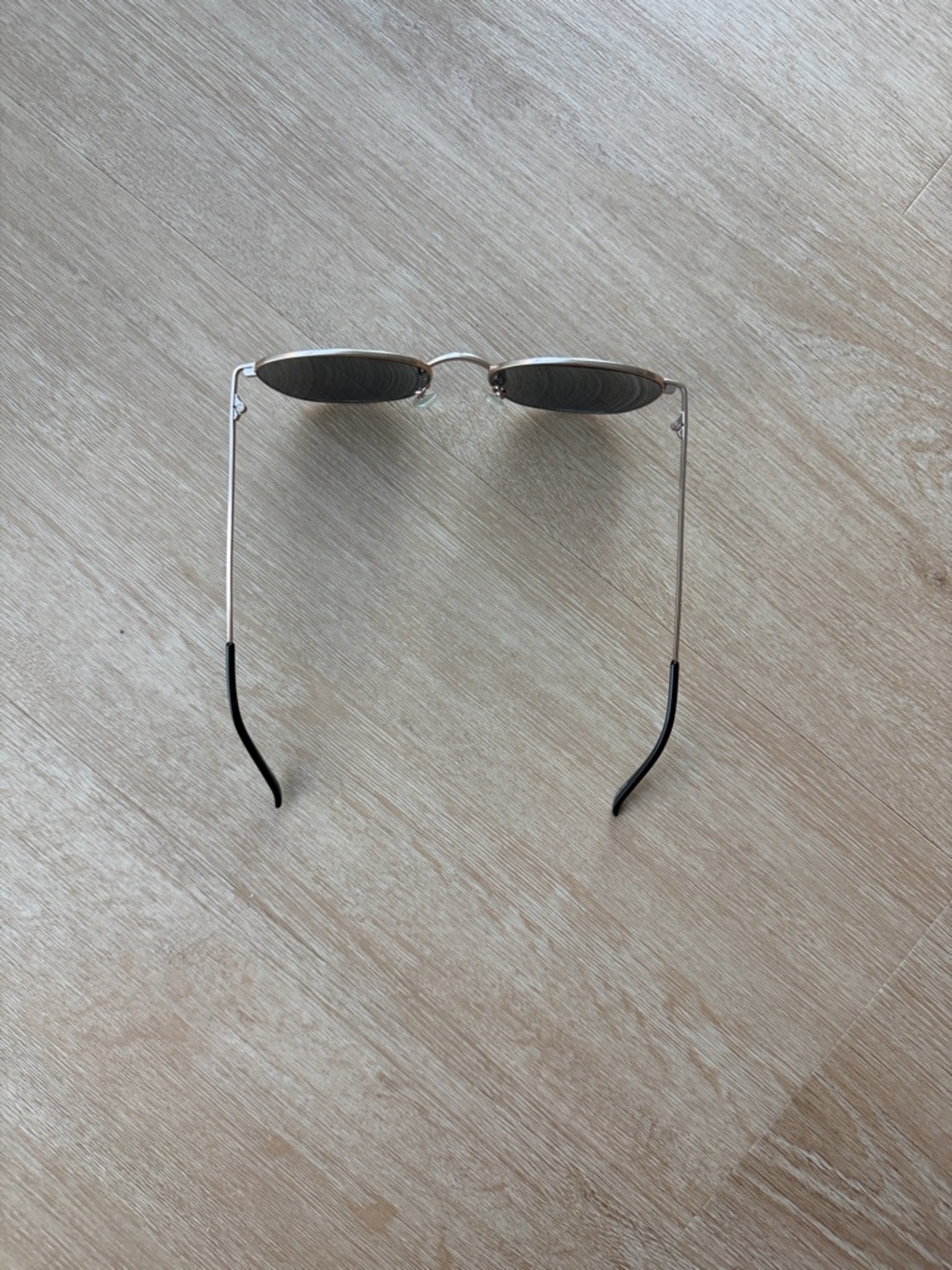 Quay Oversized Round Metal Sunglasses - Gold Frame with Dark Lenses - Picture 2 of 4